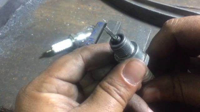 Como Modificar la bujía/trucos смотреть онлайн