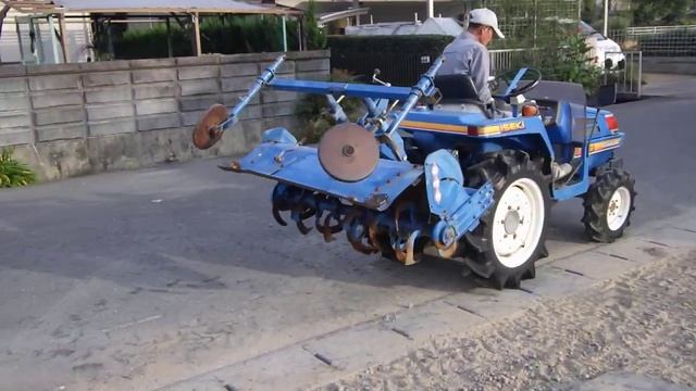 Японский дизельный мини трактор ISEKI TU160 смотреть онлайн