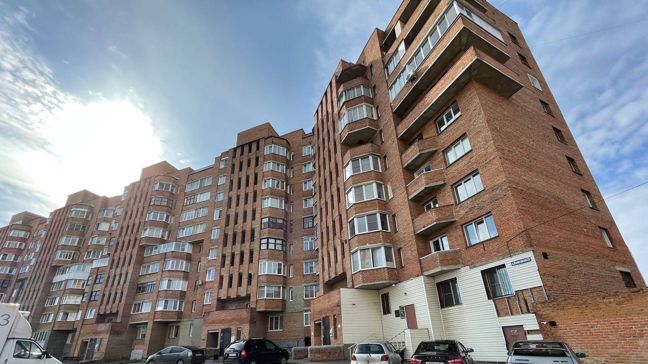 КОМФОРТ И СТИЛЬ: ТРЕХКОМНАТНАЯ КВАРТИРА В ОТЛИЧНОМ РАЙОНЕ! смотреть онлайн