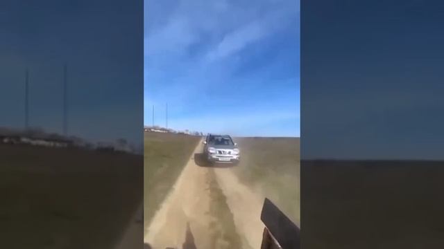 Хохлы на телеге удирают от ТЦК смотреть онлайн