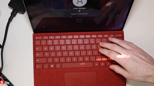 Surface Pro 8 Signature Keyboard Review (Poppy Red) смотреть онлайн