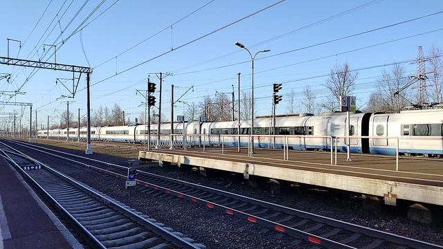 Высокоскоростной Электропоезд Сапсан ЭВС1-05 и Скоростной Электропоезд Ласточка ЭС1П-004 Славянка смотреть онлайн