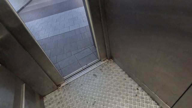 Otis 2000H Modernized by Schindler @ Chafford Hundred Station, Lakeside, Thurrock смотреть онлайн