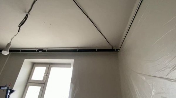 Тканевый потолок Descor на теневом профиле LumFer Clamp Umbra и Clamp Level 70.