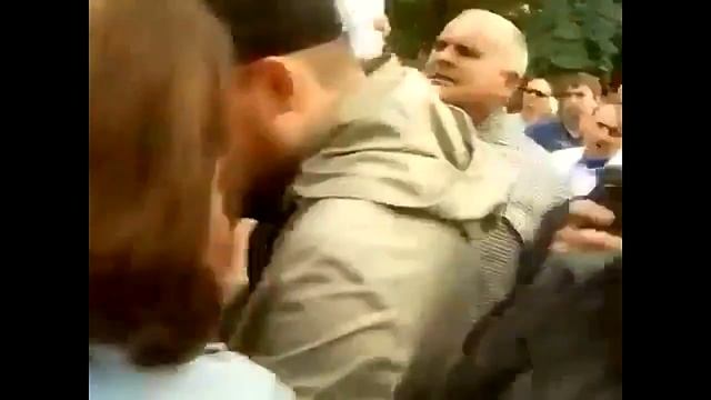 В Киеве бросили в мусорный бак депутата Рады Виталия Журавского смотреть онлайн