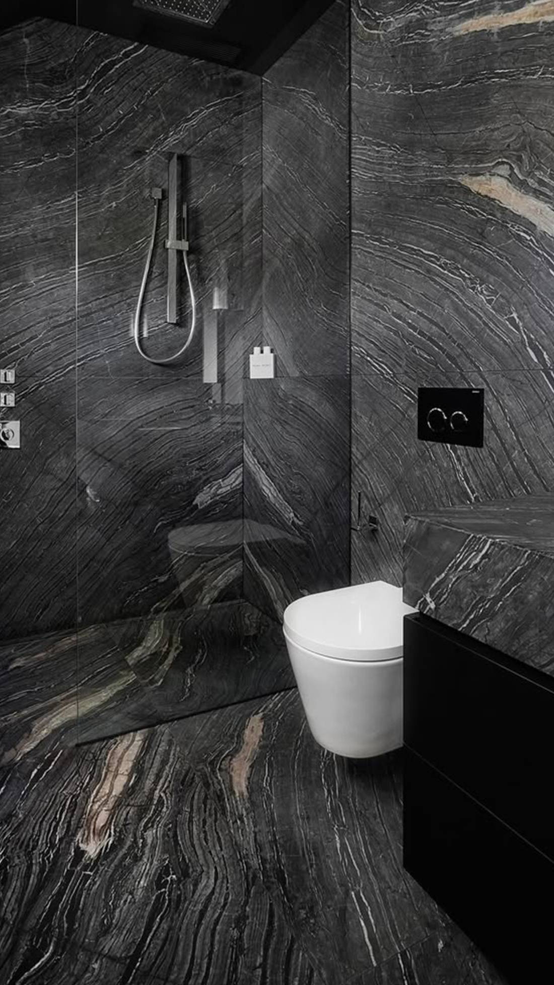 В душевой из черного мрамора ты будешь источником света#ванная_черный_мрамор#ванная_комната мрамор