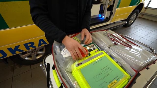 POLSKI RATOWNIK MEDYCZNY NA ISLANDII! - POGOTOWIE RATUNKOWE W SELFOSS /Sjúkraflutningar á Suðurland смотреть онлайн