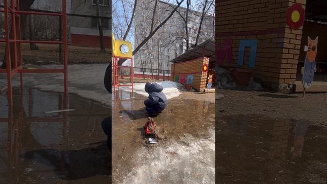 Володя играет на площадке детского сада. Володя и трактор в луже. Володе 3,8 смотреть онлайн