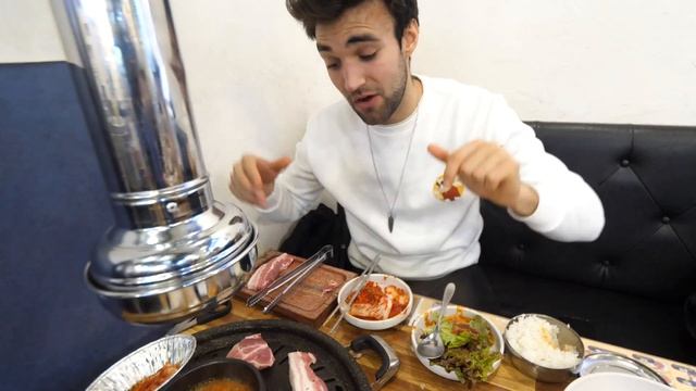 $10 KOREAN BBQ Vs. $110 KOREAN BBQ in SEOUL, SOUTH KOREA! смотреть онлайн