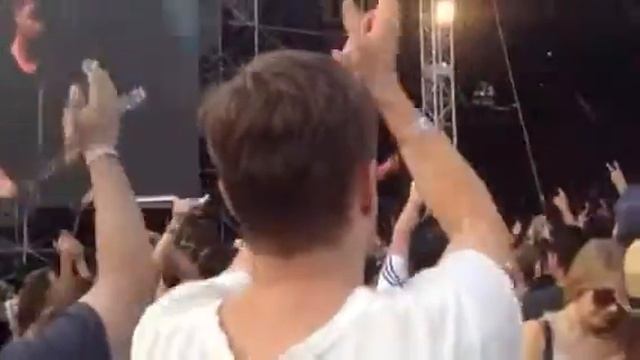 Royal Blood - Out of the Black Live (outro) смотреть онлайн