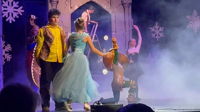 Цирковое шоу «ЩЕЛКУНЧИК. ПРИКЛЮЧЕНИЯ НОВОГОДНИХ ИГРУШЕК» 05.01.2024. 12:00 - «ЧЕГО НЕ МОГУТ ЛЮДИ» смотреть онлайн