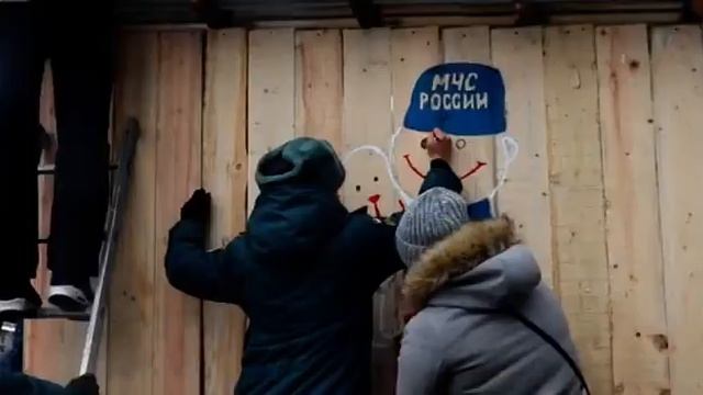 Спасатели Биробиджана построили тёплый вольер и будку для питомцев из приюта для собак смотреть онлайн
