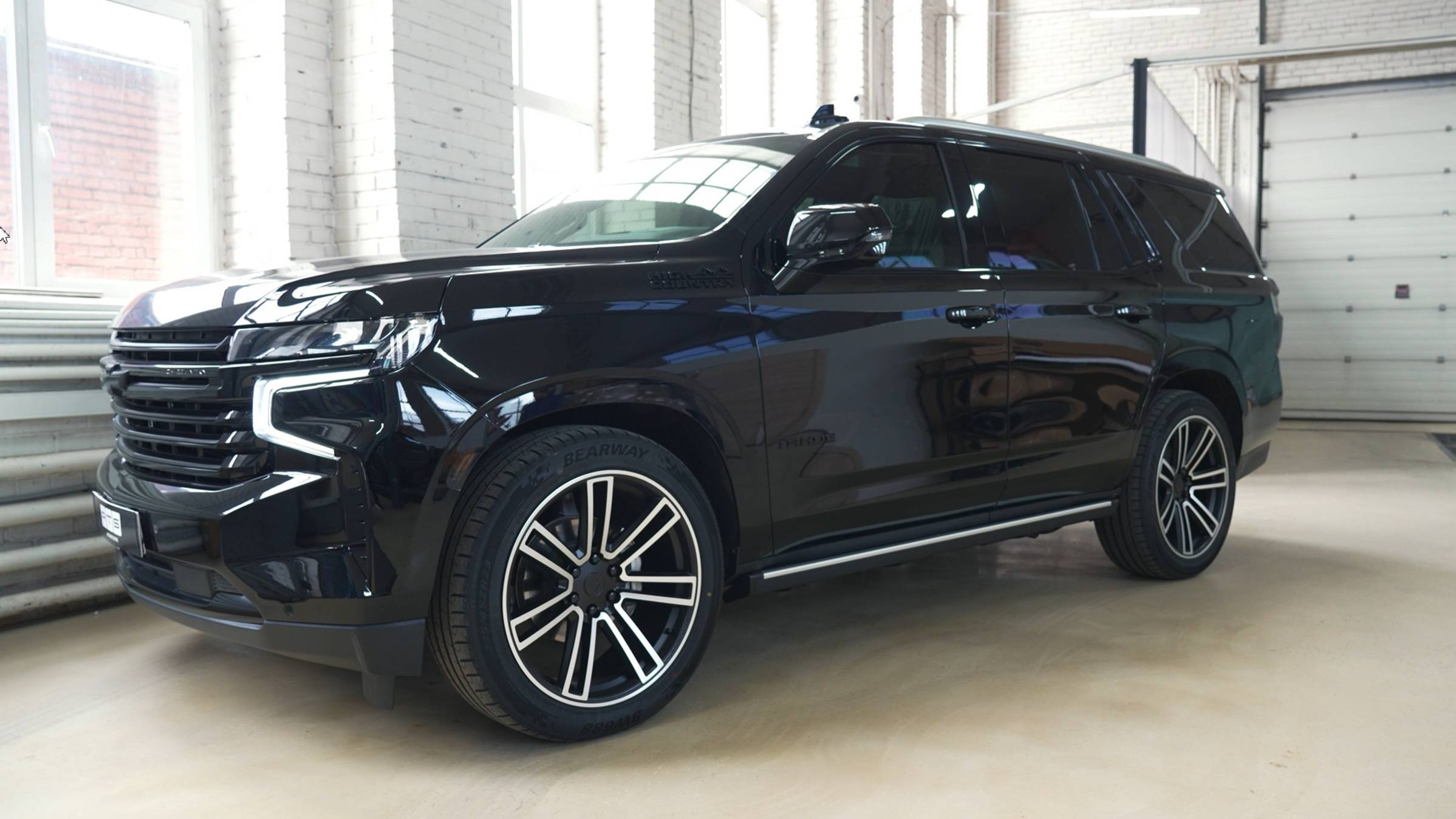 Chevrolet Tahoe V Выдвижные электрические пороги ATS смотреть онлайн