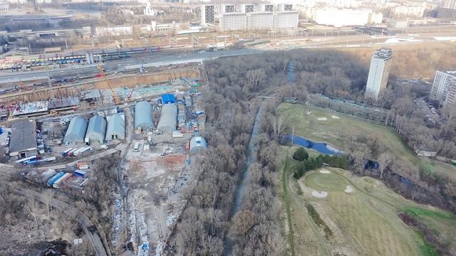 Круглый дом на ул. Довженко, гольф клуб, котлован ЖК 