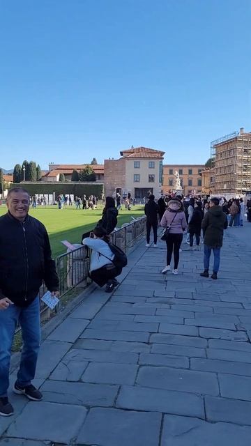 Visiting Leaning Tower of Pisa, Italy смотреть онлайн