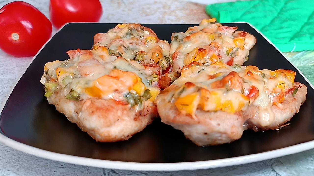 📌 Сочная и нежная куриная грудка под овощной "шубкой" смотреть онлайн