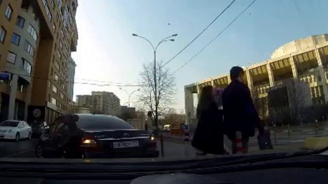 Парковка у МДМ смотреть онлайн