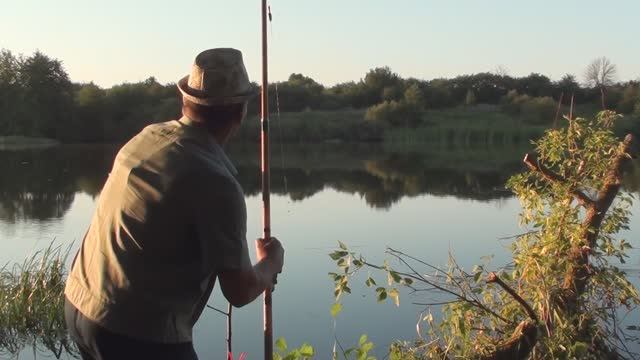 Едем отдыхать на рыбалку с ночевкой// Река "Кшень", пруд в с. Захаровка Липецкой обл. смотреть онлайн