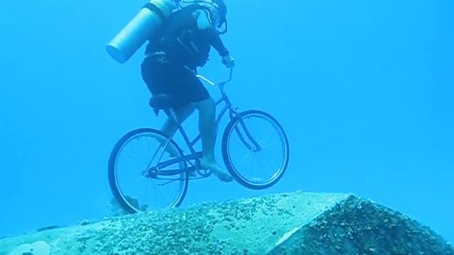 Where's Claire's Bike? смотреть онлайн