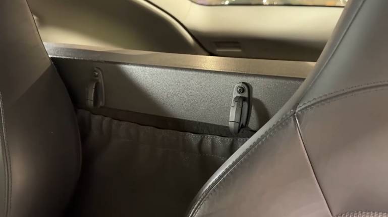 Chrysler Crossfire, это странный спорт кар из 2000'х о котором вы забыли смотреть онлайн