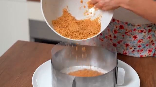 Шикарный ТОРТ за 15 минут без выпечки! Очень вкусный, простой и быстрый торт со сметанным кремом смотреть онлайн