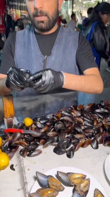 TÜRKİYENİN en hızlı midyecisi MİDYECİ ERKAN #turkishfood #shortvideo #food #midyedolma смотреть онлайн