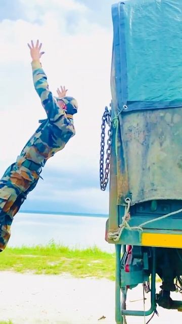 indian Fojjy in jump style viral video смотреть онлайн