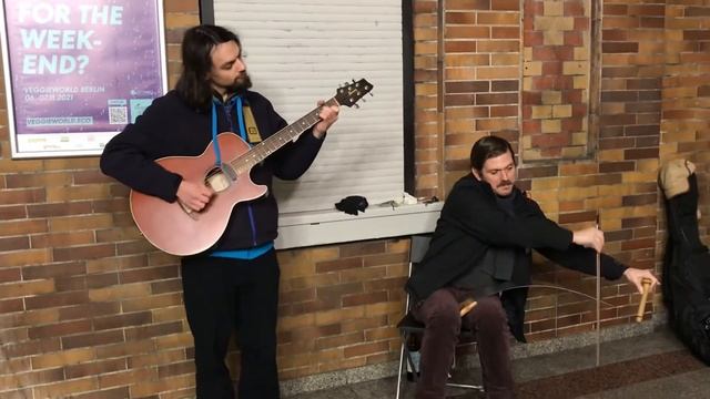The hills of Manchuria (M&M saw/guitar duet) смотреть онлайн