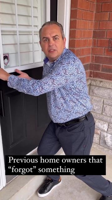 Change your door locks! 🏡🔑 When you move into a new home you never know who has a key. смотреть онлайн