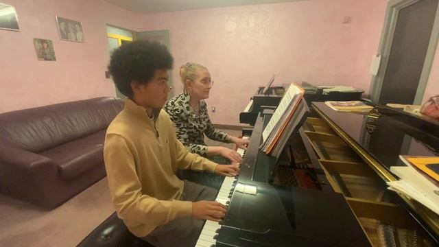 A Merry Stroll by V.Gavrilin. Piano duet. смотреть онлайн