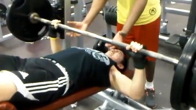 Me Benching 205 LBS at 147 LBS body weight смотреть онлайн