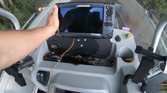 Lowrance HOOK Reveal 9 TripleShot. Kaikuluotaimen Asennus Ja Käyttöönotto.