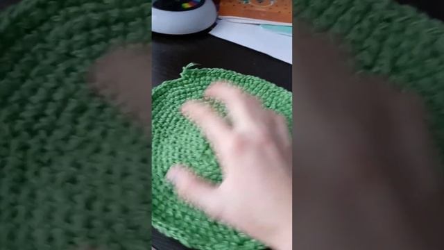 Вяжу красный круг из пряжи смотреть онлайн