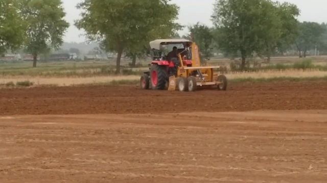 KUBOTA MU 4501 WITH LASER LEVELLER. смотреть онлайн