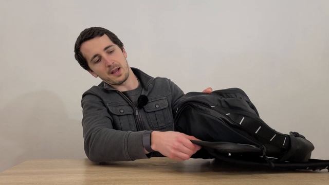 The North Face Base Camp Voyager Daypack Review with Water Resistance Test смотреть онлайн