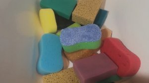Много разных губок. Выжимание, полоскание. АСМР