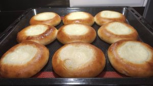Сметанники из дрожжевого теста: мягкие, воздушные и невероятно вкусные!