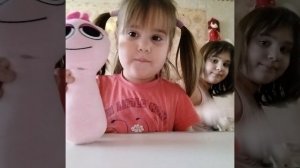 Моя сестра играет