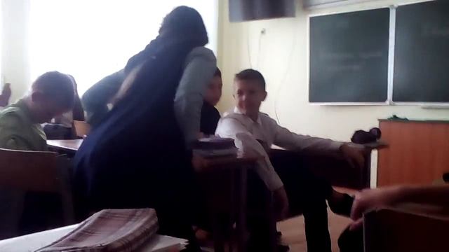 Тверк на уроке смотреть онлайн