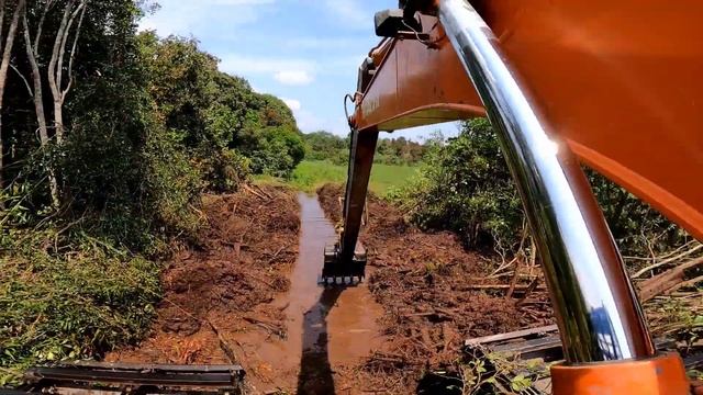 Beko besar alat berat AMPHIBIOUS EXCAVATOR hitachi ZX 210 F 5G TEROBOS hutan gali parit kecil part смотреть онлайн