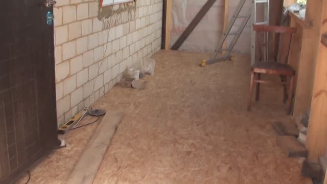 Жарко// Настелили полы, подшили потолок веранды дома - бани смотреть онлайн