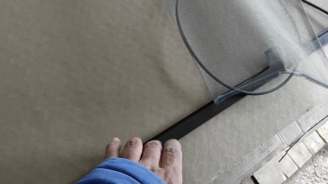 ДЫРЯВАЯ МОСКИТНАЯ СЕТКА НА ПЛАСТИКОВЫЕ ОКНА. Замена МОСКИТНОЙ сетки своими руками. смотреть онлайн