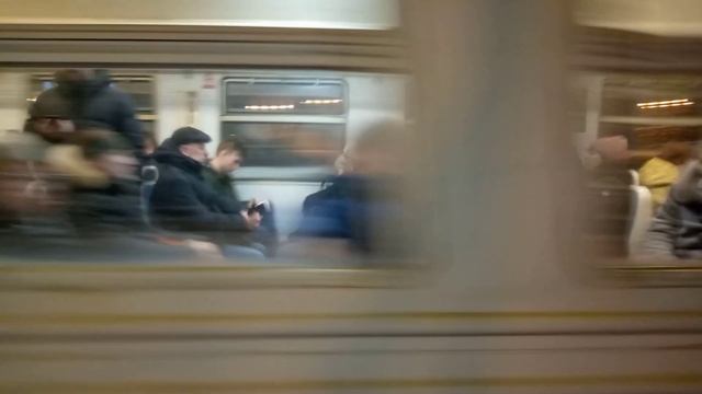 Электропоезд эт2м-142 Сообщением Любань Санкт-Петербург отправляется с платформы Колпино смотреть онлайн