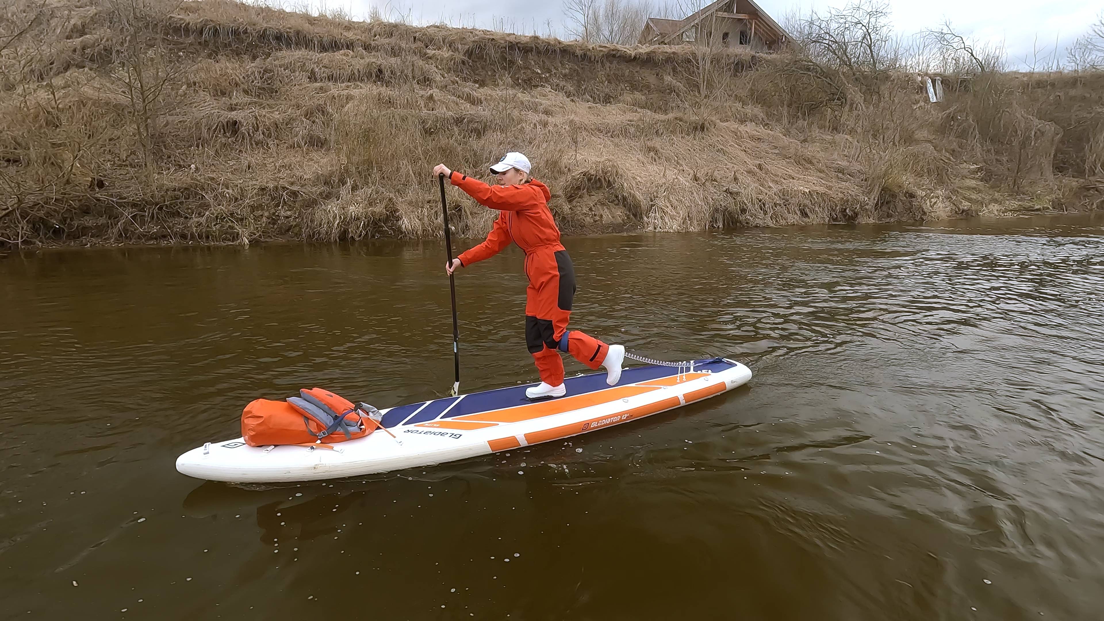 Как на SUP научился грести на одной ноге смотреть онлайн