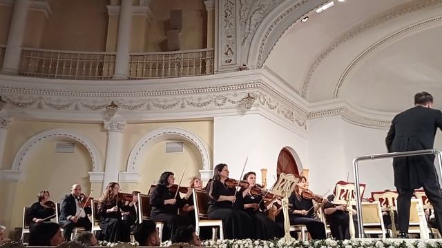 Музыкальный мост Американский дирижёр Фархад Худиев и Азербайджанский симфонический оркестр смотреть онлайн