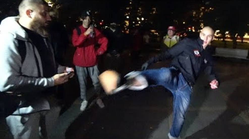 ЛЕВ ПРОТИВ - МАССОВАЯ ДPAKA НА БОЛОТНОЙ смотреть онлайн