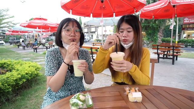 TANTANGAN MAKANAN 1 WARNA!! MAKANAN KUNING VS HIJAU SELAMA 24 JAM!! смотреть онлайн