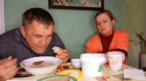 Жизнь в деревне. Старость плюс недоедание. Вылетает с головы