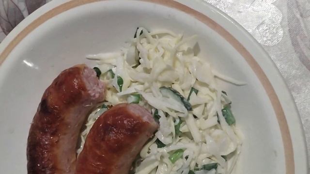 Колбаса домашняя и салат с капустой смотреть онлайн