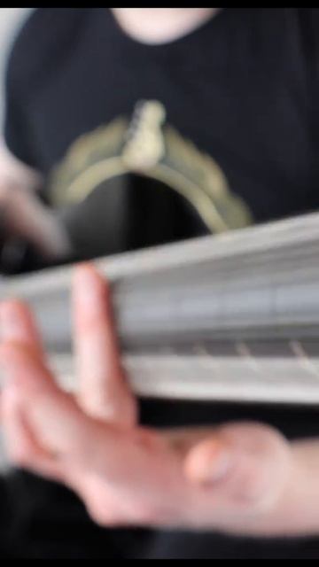 Чел придумал вращающуюся гитару — это гибрид, который объединяет в одном инструменте гитару, бас, смотреть онлайн